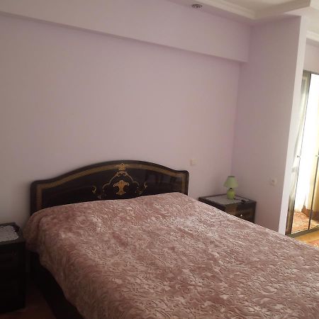 Nellie'S Apartment Batumi Exterior photo
