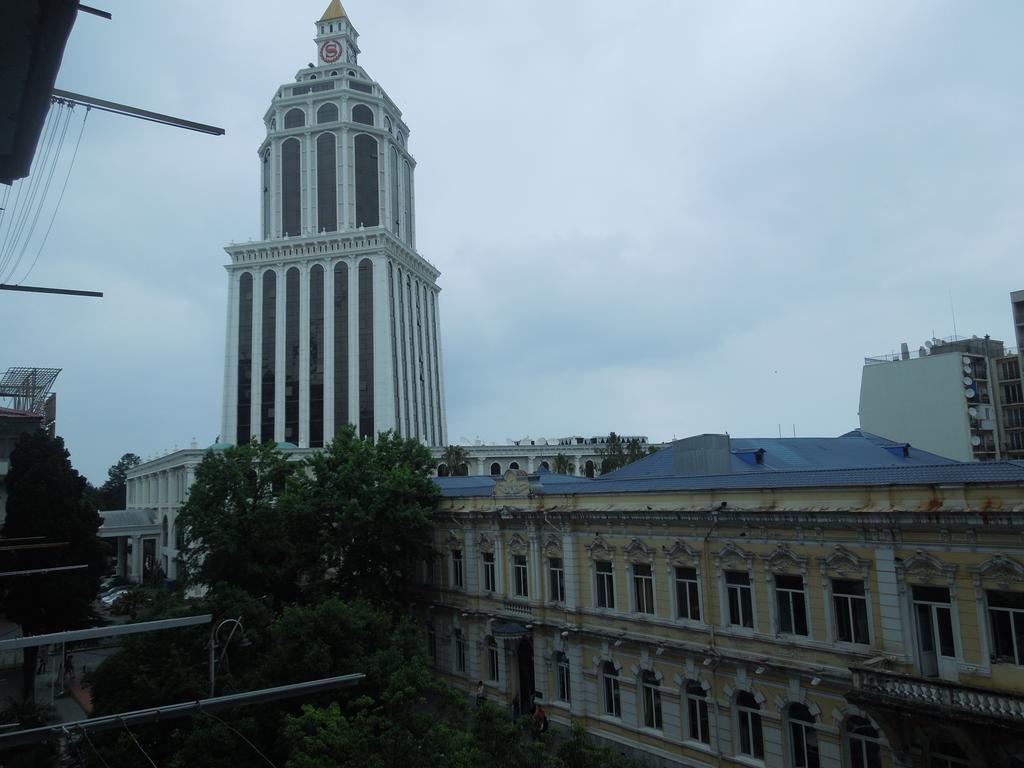 Nellie'S Apartment Batumi Exterior photo