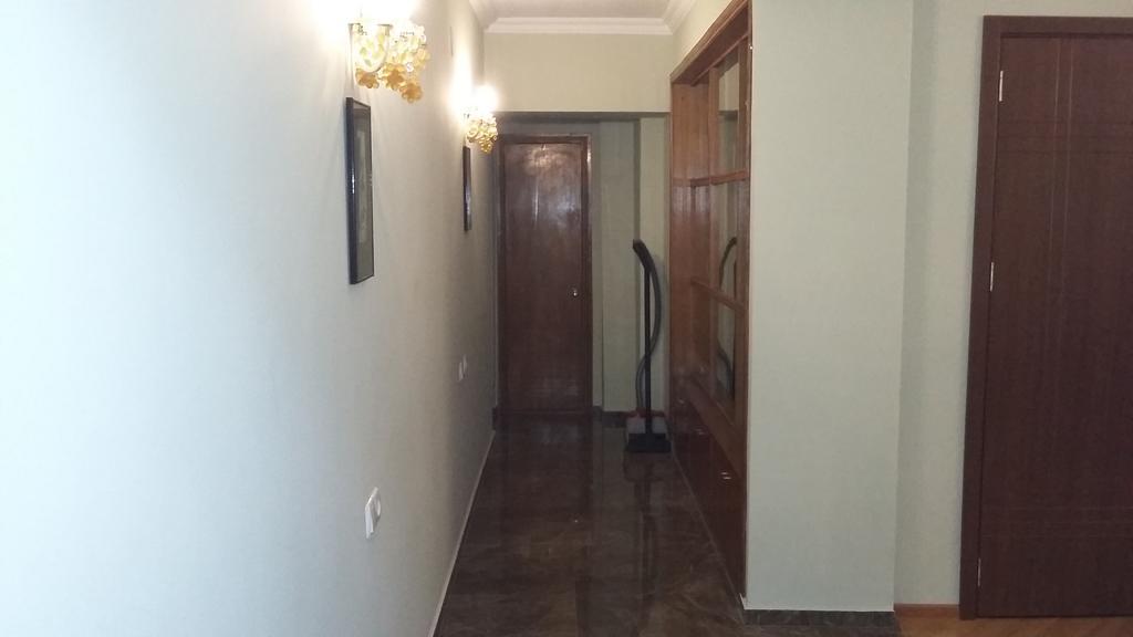 Nellie'S Apartment Batumi Exterior photo