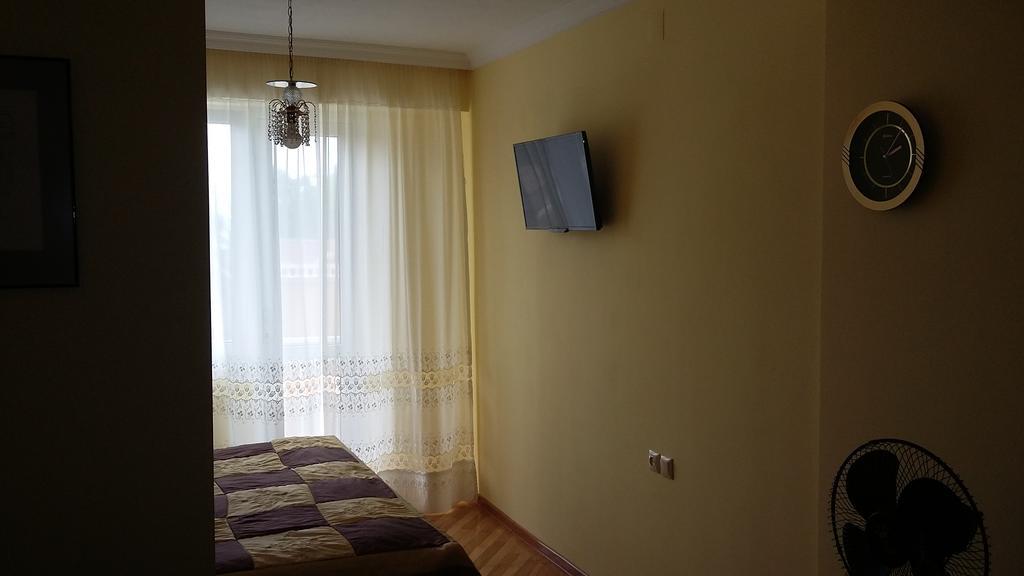 Nellie'S Apartment Batumi Exterior photo