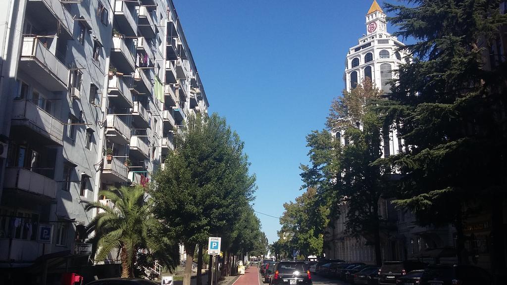 Nellie'S Apartment Batumi Exterior photo