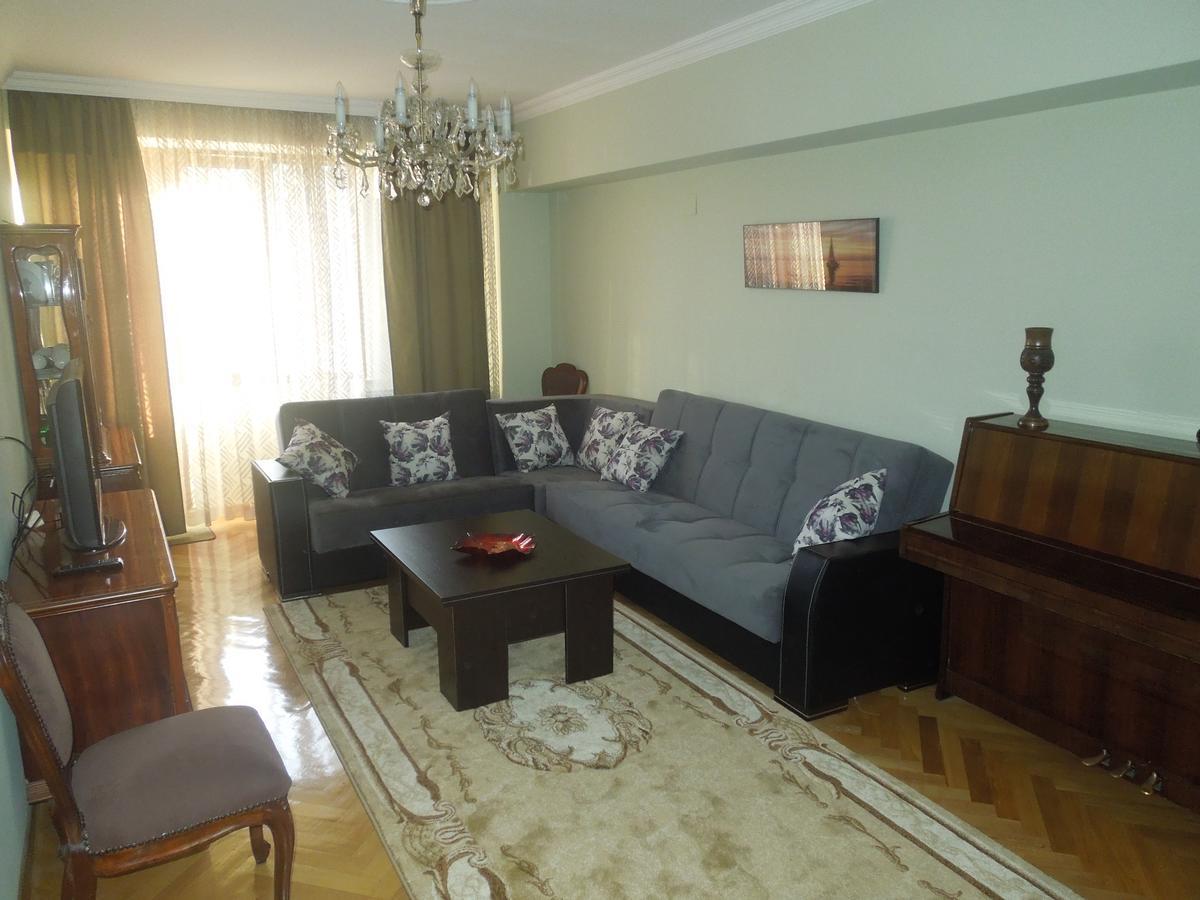 Nellie'S Apartment Batumi Exterior photo